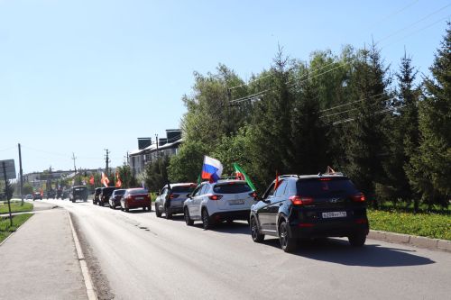 Нурлатцы провели автопробег в честь 81-й годовщины Великой Победы