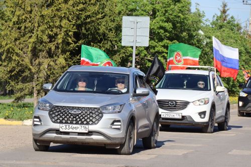 Нурлатцы провели автопробег в честь 81-й годовщины Великой Победы