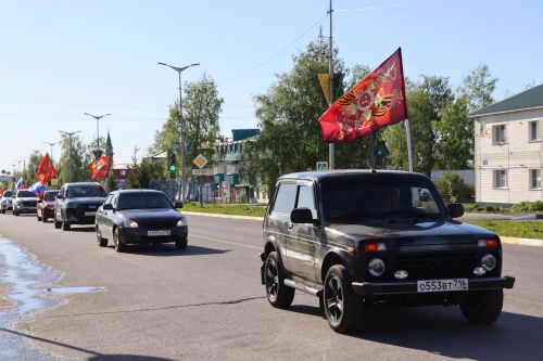 Нурлатцы провели автопробег в честь 81-й годовщины Великой Победы