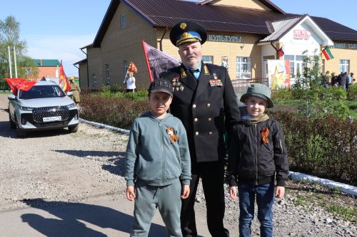 Нурлатцы провели автопробег в честь 81-й годовщины Великой Победы