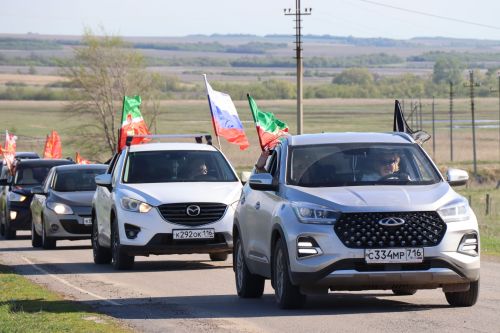 Нурлатцы провели автопробег в честь 81-й годовщины Великой Победы