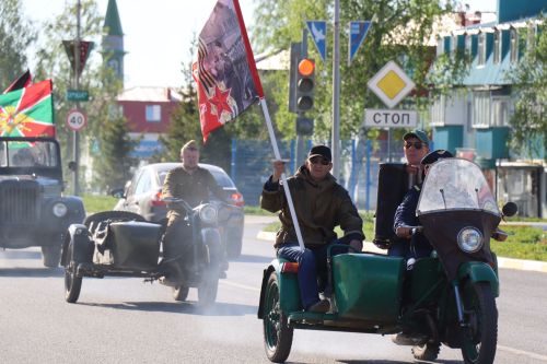 Нурлатцы провели автопробег в честь 81-й годовщины Великой Победы