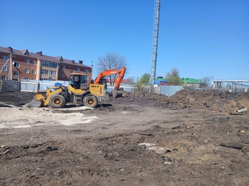 Ход строительства домов для детей-сирот проверил глава района