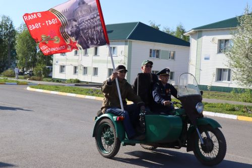 Нурлатцы провели автопробег в честь 81-й годовщины Великой Победы