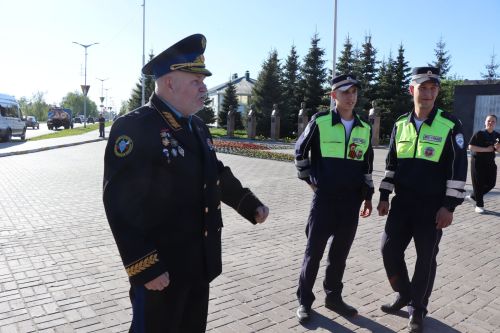 Нурлатцы провели автопробег в честь 81-й годовщины Великой Победы
