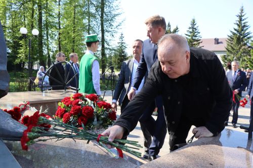 Свет путеводной звезды татарского театра: Нурлат торжественно встретил 140-летие Габдуллы Кариева