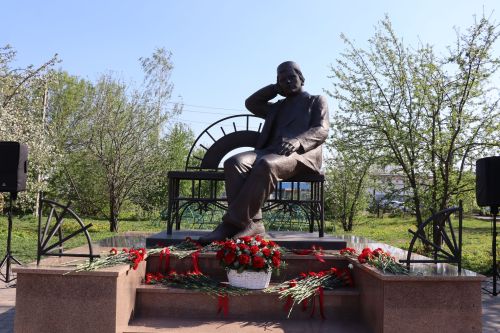 Свет путеводной звезды татарского театра: Нурлат торжественно встретил 140-летие Габдуллы Кариева