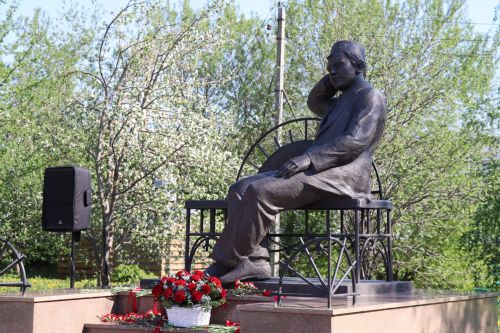 Свет путеводной звезды татарского театра: Нурлат торжественно встретил 140-летие Габдуллы Кариева