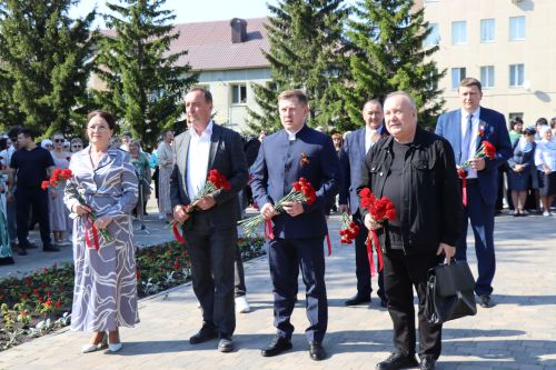 Свет путеводной звезды татарского театра: Нурлат торжественно встретил 140-летие Габдуллы Кариева