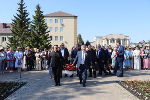 Свет путеводной звезды татарского театра: Нурлат торжественно встретил 140-летие Габдуллы Кариева