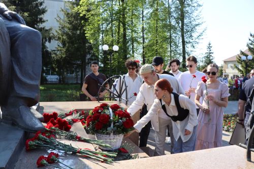 Свет путеводной звезды татарского театра: Нурлат торжественно встретил 140-летие Габдуллы Кариева
