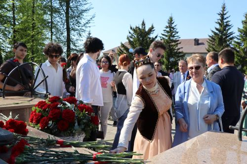 Свет путеводной звезды татарского театра: Нурлат торжественно встретил 140-летие Габдуллы Кариева