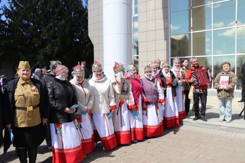 «Народный хор Победы» в Нурлате: сотни голосов исполнили главные песни весны 1945 года