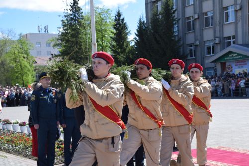 В Нурлате прошел Парад Победы: подвигу героев и память, и слава