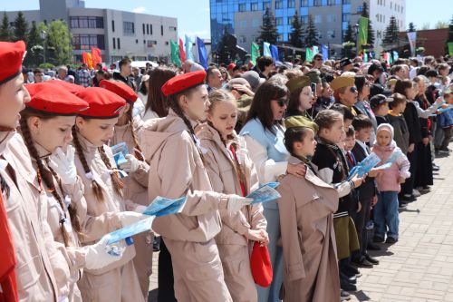 «Народный хор Победы» в Нурлате: сотни голосов исполнили главные песни весны 1945 года