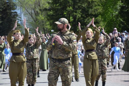 В Нурлате прошел Парад Победы: подвигу героев и память, и слава