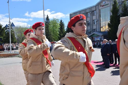 В Нурлате прошел Парад Победы: подвигу героев и память, и слава