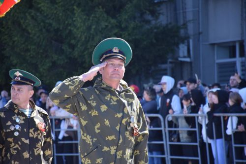 В Нурлате прошел Парад Победы: подвигу героев и память, и слава