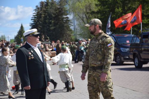 В Нурлате прошел Парад Победы: подвигу героев и память, и слава