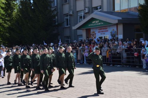 В Нурлате прошел Парад Победы: подвигу героев и память, и слава