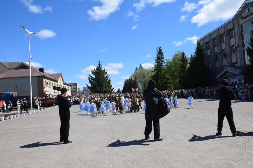 В Нурлате прошел Парад Победы: подвигу героев и память, и слава