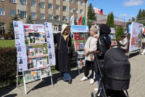 «Паровоз Победы» и лица героев: как в Нурлате отметили 9 Мая на центральной площади
