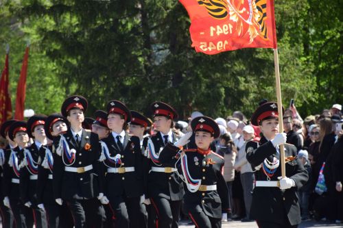 В Нурлате прошел Парад Победы: подвигу героев и память, и слава