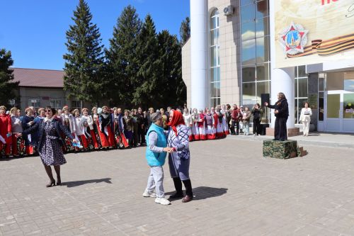 «Народный хор Победы» в Нурлате: сотни голосов исполнили главные песни весны 1945 года