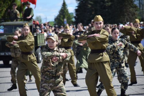 В Нурлате прошел Парад Победы: подвигу героев и память, и слава