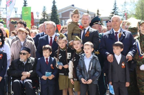 «Народный хор Победы» в Нурлате: сотни голосов исполнили главные песни весны 1945 года