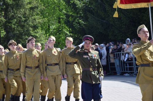 В Нурлате прошел Парад Победы: подвигу героев и память, и слава