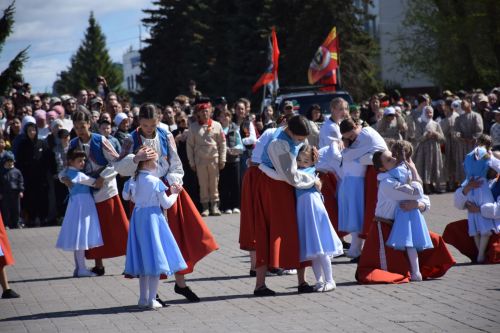 В Нурлате прошел Парад Победы: подвигу героев и память, и слава