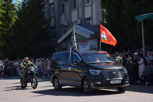 В Нурлате прошел Парад Победы: подвигу героев и память, и слава