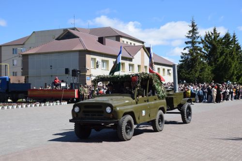В Нурлате прошел Парад Победы: подвигу героев и память, и слава
