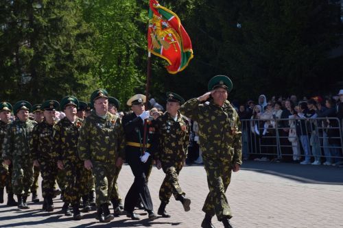 В Нурлате прошел Парад Победы: подвигу героев и память, и слава