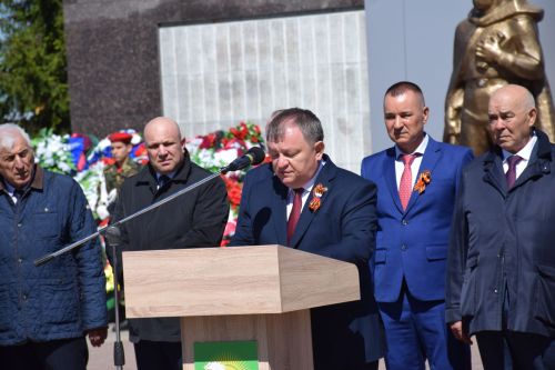 В Нурлате прошел Парад Победы: подвигу героев и память, и слава