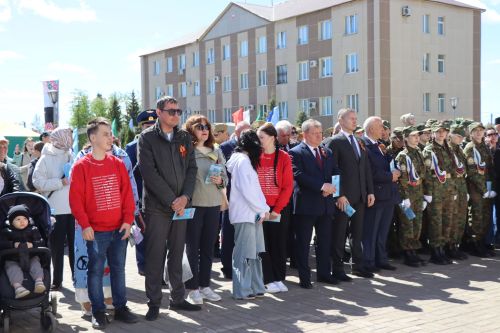 «Народный хор Победы» в Нурлате: сотни голосов исполнили главные песни весны 1945 года