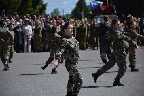 В Нурлате прошел Парад Победы: подвигу героев и память, и слава