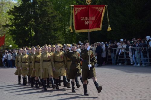 В Нурлате прошел Парад Победы: подвигу героев и память, и слава