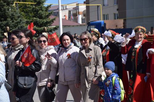 В Нурлате прошел Парад Победы: подвигу героев и память, и слава