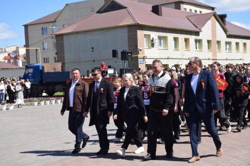 В Нурлате прошел Парад Победы: подвигу героев и память, и слава
