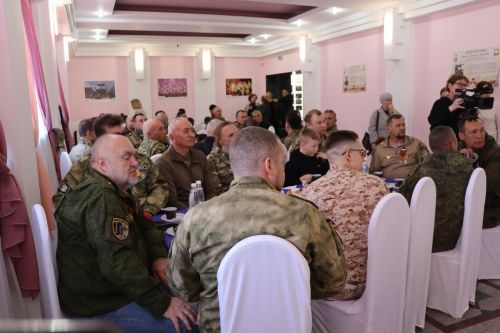 В Нурлате прошла торжественная встреча с участниками СВО и семьями героев в честь Дня Победы