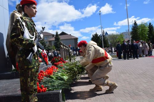 В Нурлате прошел Парад Победы: подвигу героев и память, и слава