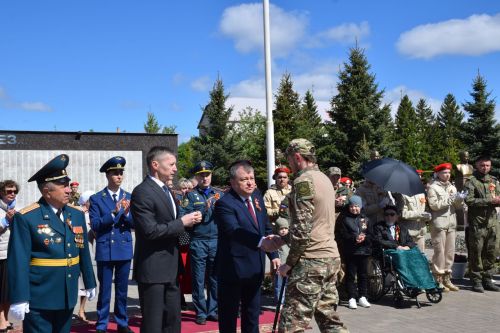 В Нурлате прошел Парад Победы: подвигу героев и память, и слава