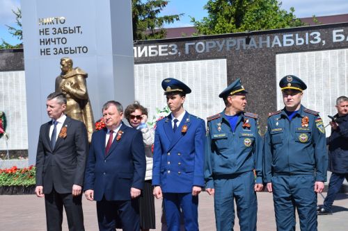 В Нурлате прошел Парад Победы: подвигу героев и память, и слава