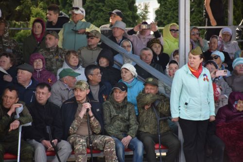 В Нурлате прошел Парад Победы: подвигу героев и память, и слава