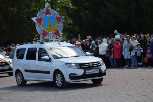 В Нурлате прошел Парад Победы: подвигу героев и память, и слава