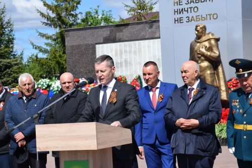 В Нурлате прошел Парад Победы: подвигу героев и память, и слава