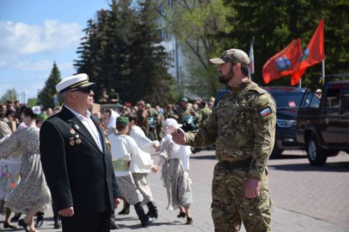 В Нурлате прошел Парад Победы: подвигу героев и память, и слава