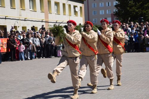 В Нурлате прошел Парад Победы: подвигу героев и память, и слава